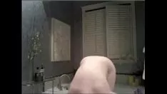Reproducir Missy rubia caliente tiene una buena ducha en la cámara - disturbedcams.com