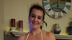 Abspielen Betrügende Frau fickt großen Schwanz und bekommt eine heiße Gesichtsbehandlung