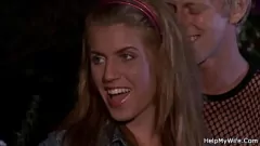 Abspielen Ehemann sieht zu, wie Euro-Teenager beim Outdoor-Porno Hardcore-Fick bekommt