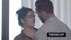 Odtwórz Brunetka MILF Victoria Voxxx pragnie ostrego seksu