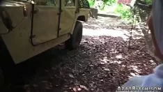 Abspielen Blondes jugendliches Pissvolk von Zuhause fehl am Platz