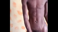 Redare Hung Mandigo Stallion își arată cocoșul monstru