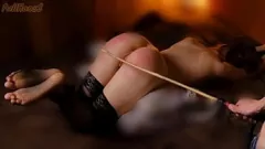 Oynat BDSM Esaret ve Sıska Asyalı Genç Kedi için Kırmızı Göt Şaplak