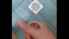 Jouer Masturbatinkle dans la toilette
