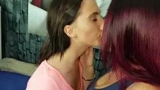 تشغيل Hot Tribade caressing lou nesbit ، lia joe louise
