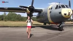 Abspielen Evestrlin legt Monika Benz auf Grund gelaufen überprüfen auf hochdeutschen Flugplatz