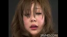 Jouer Plus tard, côtelant les gros seins hiyoko, elle voit son minou occupé jusqu'à la lèvre avec sévèrement c